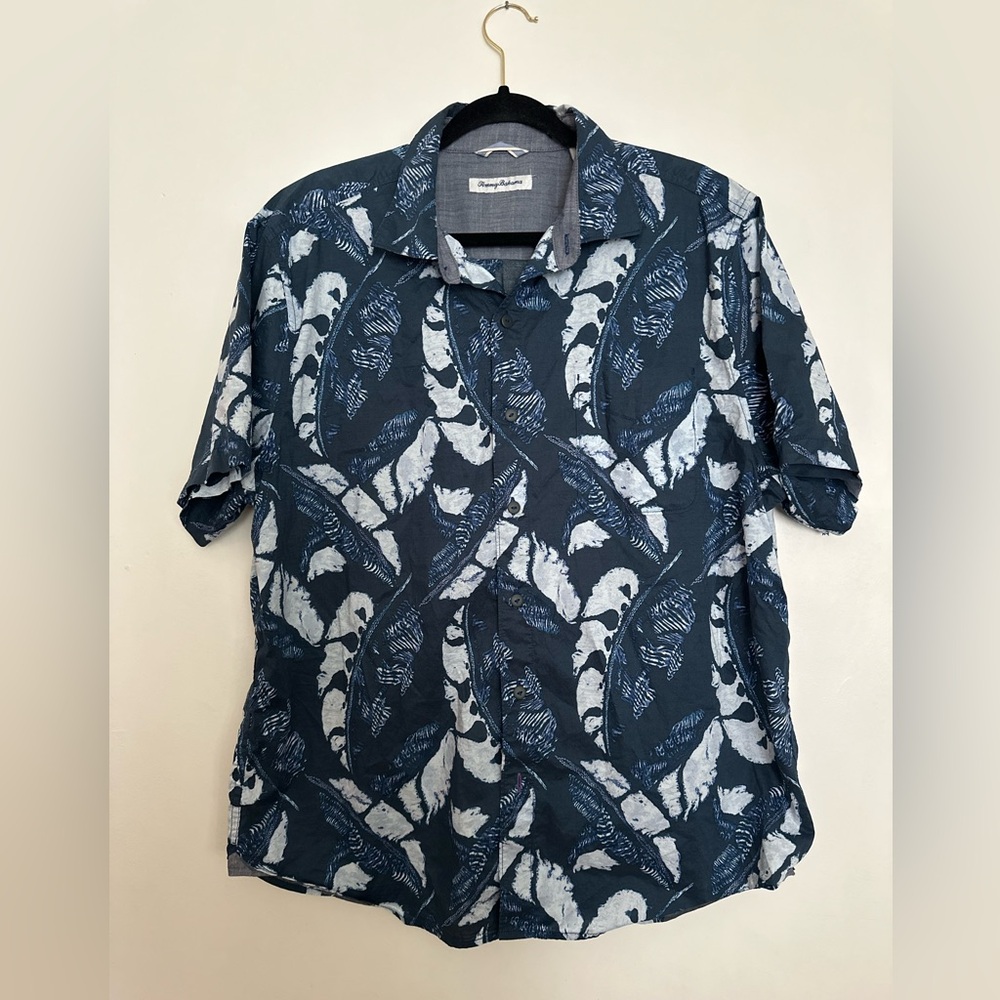 Tommy Bahama Mens Hawaiian Cotton Aloha Shirt in Blue with White.